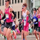 【#大阪マラソン】淀屋橋付近 富士通 飯田貴之さん 序盤は集団の中でしっかりと！２回目マラソン、前方で笑顔で帰ってこられますように！ （ピント甘すぎてすみません！）