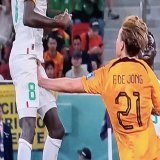 De Jong's trying to see if he's lengthy