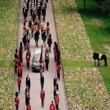 Emma, the Queen's fell pony, stands as the Ceremonial Procession of the coffin of Queen Elizabeth II arrives at Windsor Castle for the Committal Service at St George's Chapel  #queensfuneral #QueenElizabethII @PA