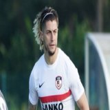 Angelo Sagal, aleni bir şekilde Fenerbah&ccedil;e karşısında şike yapıyor. Sarı kartı olmasına rağmen bilerek topa vuruyor ve kırmızı kart yiyor. Gaziantep FK ve diğer t&uuml;m kul&uuml;pler bu işin peşini bırakmamalı.  #GFKvFB Samet Crespo Maxim Ero