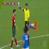 At&eacute; torcedor entra no campo e o Arrascaeta n&atilde;o