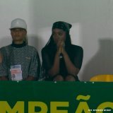 Simplesmente a cantora Iza na arquibancada &agrave;s 23h de uma quarta-feira vendo o Mirassol perder do Palmeiras pra assistir o Yuri Lima