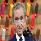 Глава французской группы LVMH (Christian Dior, Louis Vuitton, Givenchy, Guerlain, Mo&euml;t &amp; Chandon, Hennessy и тд) Бернар Арно теперь самый богатый человек в мире по версии Forbes, $211 млрд  Второе место Илон Маск - $180 млрд, третье Джефф Бе