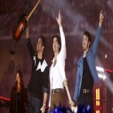 Jonas Brothers rock Thanksgiving halftime performance &mdash; a year later than Cowboys hoped