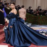 wait but why nobody is talking abt Taylor?? literally one of the best outfit of the night tbh #MetGala  #MetGala2022