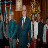La temporada navide&ntilde;a nos invita a la reflexi&oacute;n y a ser m&aacute;s espirituales y sensibles. Con mucho entusiasmo quiero desearles una #FelizNavidad y que la paz reine en cada hogar guatemalteco.  Que Dios los bendiga, pero especialment