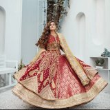 All women are pretty without makeup &ndash;&ndash; but with the right makeup they can be pretty powerful #MorningFolks #Traditionaldress #heavysuit #selflove