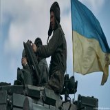 Украина начала масштабное наступление утром 4 июня на пяти участках на южнодонецком направлении, утверждает Минобороны РФ, ВСУ ввели в бой 23-ю и 31-ю механизированные бригады из стратегических резервов. Российская сторона настаивает, что "своих зада