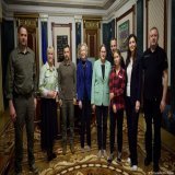 В Киеве Грета Тунберг встретилась с Владимиром Зеленским. Вместе с другими экспертами она займется оценкой ущерба, причиненного окружающей среде Украины агрессией РФ. Шведская активистка пообещала привлекать внимание экоорганизаций к тому, какой вред