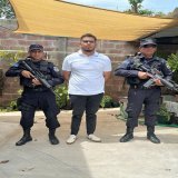| &Uacute;LTIMA HORA: Tras una orden emitida por la Fiscal&iacute;a de El Salvador, la polic&iacute;a captura al diputado Erick Garc&iacute;a, quien fue desaforado y expulsado del partido Nuevas Ideas. Bukele no perdona a los CRIMINALES ni siquiera a