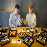 JO1の紅白歌合戦初出場をお寿司を食べながらドキドキ見守っている人 2023年もJO1とお寿司の可能性は #無限大 ですね  \u25bc正月休みはJO1木全翔也さんの連載 #本音で木全寿司 を一気読み   @official_jo1  #JO1 #木全翔也 #NHK紅白 #みんなでシェア #エルグルメ