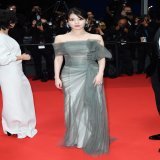 『ベイビーブローカー』出演の人気歌手IU（アイユー）がカンヌ国際映画祭のレッドカーペットに登場！
