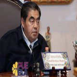 A la marcha-en su silla de ruedas-lleg&oacute; Miguel Barbosa, gobernador de Puebla y, en medio de esa enorme multitud, salud&oacute; a AMLO. Fue as&iacute; testigo y de nuevo protagonista -apenas dos semanas antes de morir- de una victoria m&aacute;