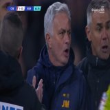 المدرب السابق لتشيلسي و مانشستر يونايتد و توتنهام والحالي لروما جوزيه مورينيو طُرد بالأمس بالبطاقة الحمراء للمرة السادسة لهذا الموسم