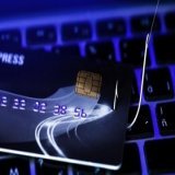 ¿Te aparecen movimientos en tu cuenta bancaria que no hiciste? ¿Te preguntás cómo robaron los datos de tu tarjeta de crédito? Imaginá esto: pagás una compra online, cerrás la pestaña y seguís con tu día. Todo parece normal… hasta que, días después, a