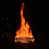 Un feu a &eacute;t&eacute; allum&eacute; sous le pont menant &agrave; la rocade nord de #Rennes   #grevedu7mars #greve7mars