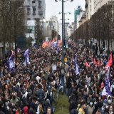 Nouvelle journee de mobilisation contre la r&eacute;forme des retraites &agrave; #Rennes  La manifestation se lance, guid&eacute;e par les &eacute;tudiants et lyc&eacute;ens   #grevedu7mars #GreveGenerale