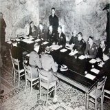 В цей день 1945 року о 2 год.41 хв.у Реймсі був підписаний акт про безумовну капітуляцію німецьких військ з 8 травня. СРСР та Росія вже 75 років поспіль святкують фейкове свято "9 травня".