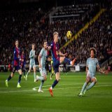 #frac1 |  FINAL. Un gol de Sorloth a l'&uacute;ltim minut de l'afegit provoca la tercera derrota consecutiva a casa del Bar&ccedil;a, que ha perdonat molt amb l'1-0. L'Atl&egrave;tic &eacute;s el nou l&iacute;der de la lliga espanyola amb 41 punts.  