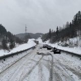 Российская чемпионка по хай-дайвингу Лейла Салямова разбилась в Карелии. Спортсменке было 23 года.  Также в ДТП погиб водитель, с которым ехала хайдайверша. Еще два человека пострадали, их доставили в больницу с тяжёлыми травмами.