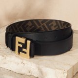 La selezione di regali Fendi per la Festa del Pap&agrave; &egrave; disponibile sul sito Fendi.Regali Festa del Pap&agrave;From fendi.com