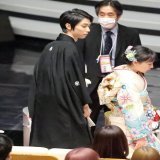 羽生結弦さん　羽織袴姿で紅白審査員　黒柳徹子にマイク差し出しフォロー  #フィギュアスケート #figureskating