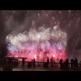 23 de fevereiro de 2023. Dia do Defensor da P&aacute;tria  Moscou, Sparrow Hills / Luzhniki, fogos de artif&iacute;cio   23 февраля 2023. День защитника Отечества Москва, Воробьёвы горы/ Лужники, салют   via @YouTube