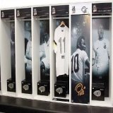 Vesti&aacute;rio da Vila Belmiro tem arm&aacute;rio trancado h&aacute; mais de 40 anos que pertence a Pel&eacute;.  Santos estuda o que fazer, e pode nunca abrir o arm&aacute;rio.  Uma lenda diz que o conte&uacute;do pode &lsquo;salvar o clube&rsquo;