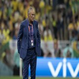 Oficial: Tite assina rescis&atilde;o de contrato na sede da CBF e encerra ciclo na Sele&ccedil;&atilde;o Brasileira ap&oacute;s 6 anos e meio.   @geglobo   Lucas Figueiredo