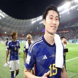 鎌田大地(フランクフルト)  フランクフルトの同僚であるドイツ代表のゲッツェとトラップに対し、「俺がドイツ戦でゴール決めたらお前らのところにハグしに行くからな」と冗談を飛ばした。