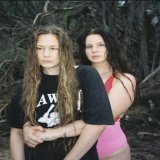 New photos of Lana Del Rey with her cute sister and her hot brother