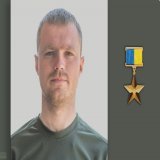 24 year old tank brigade commander Dmytro Dozirchyi held up the bridge across Dnipro river while his brigade was getting out of enemy's encirclement in #Kherson region. Dmytro was awarder "Hero of Ukraine" title and a "Golden Star" from @ZelenskyyUa 