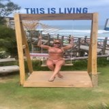 Numa terra distante chamada Perfei&ccedil;&atilde;o, o seu governante, Perfeito, mantinha seu povo prisioneiro em seu grande espelho. Certo dia, Perfeito prop&ocirc;s a seus prisioneiros que lhes concederia a liderdade, contanto que se tornassem perf