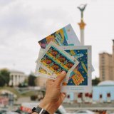 Коли вийде нова марка від "Укрпошти" із "Мрією"  Для колекціонерів та всіх бажаючих з 28 червня 2022 року у продаж надійде нова поштова патріотична марка від "Укрпошти" під назвою "Українська мрія". Ескіз є дитячим малюнком на тему "Що для мене Украї