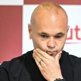 #イニエスタ、現役続行に意欲  #ヴィッセル神戸 退団の理由を明かす。  「ここで引退する姿を想像してきたが、時に物事は思い通りにいかない。監督の優先順位も違うところにあると感じ、それは敬意をもって受け入れる。自分の現実とプレーし続ける情熱をあわせた結果、退団がベストな決断」