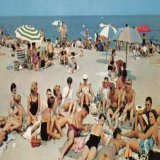 Look at this 1950s beach pic, everyone fit as a fiddle! No keto, vegan, or paleo diets. No gym memberships, no fancy fitness tech or wellness influencers. They also weren't drinking protein shakes or counting calories.  So what went wrong? A THREAD