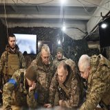 Алексей Арестович объяснил, что сдача Соледара не будет бегством ВСУ или окружением.  "Это будет плановое решение командования", - заверил он.  Лёша, хватит лапшу на уши вешать! Ты это ещё жестом доброй воли назови.  Расскажи лучше, зачем последних п