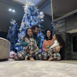 محمد صلاح يحتفل مع عائلته بالكريسماس.