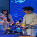 P&rsquo;Jom always there for his bro   SEA LIFE BANGKOK X MSS #SeaLifeBKKxMEW