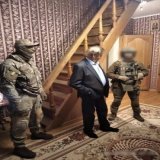Попавсь, підор.  "СБУ задержала главу "Мотор Сич" Вячеслава Богуслаева  По предварительным данным, у него дома прошли обыски, а после этого под конвоем доставили в Киев. Богуслаева подозревают в поставке деталей к самолетам и вертолетам ВКС РФ. Ему г