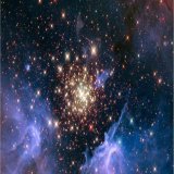 Wie ein Feuerwerk sieht diese &bdquo;Hubble&ldquo;-Aufnahme aus. Tats&auml;chlich handelt es sich um das Sternentstehungsgebiet NGC 3603 im Sternbild &bdquo;Kiel des Schiff&ldquo;. Der Nebel ist etwa 20.000 Lichtjahre entfernt und l&auml;ngst nicht s