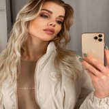 Hello Monday  ________________________________ . . . #styleblogger #mirrorselfie #selfietime #prettygirls #styleblogger #styleinspo #blondegirl #cutegirl #cityvibes #dailylook #beigetones #beige