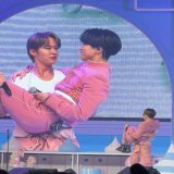 also its been one year since minsung couple pose aka princess han jisung being carried by his leeknow hyung.. A ENTIRE YEAR HELLO