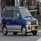 正解は、ダイハツ  初代ムーヴ カスタム でした！ 軽に「カスタム」のグレードを 定着させたのは、たぶんこの 初代ムーヴの功績だと思います
