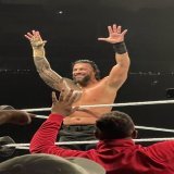 #TGIF and thank GOD this gorgeous King is back!! I love the way he interacts with fans!   Happy Roman Reigns day!