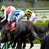 2023.3.12 阪神競馬場11R　報知杯フィリーズレビュー  吉田隼人騎手  ガッツポーズ