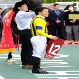 2023.3.12 阪神競馬場11R　報知杯フィリーズレビュー  シングザットソング号 吉田隼人騎手  なにか見て笑ってた？