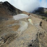 2018年9月28日の二ノ池。DJI Mavic Airで撮影。御嶽山。流入した火山粘土で水が乳白色に懸濁するのは仕方ない。火山の池はそういうものだ。