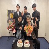 昨日のサプライズイベント後、 こちらもサプライズにて 本日お誕生日の #MIYAVI さんと22日がお誕生日の #吉原光夫 さんのお祝いをしました  サプライズ成功の記念にみんなで  公開まであと2日 皆様、ぜひ劇場でご覧ください #ヘルドッグス #岡田准一  #坂口健太郎 #金田哲