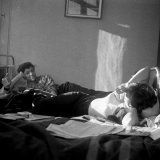 Студенты Ленинградского института киноинженеров. В общежитии. Конец 1950-х. Автор фото Лев Шерстенников. С днём студента!